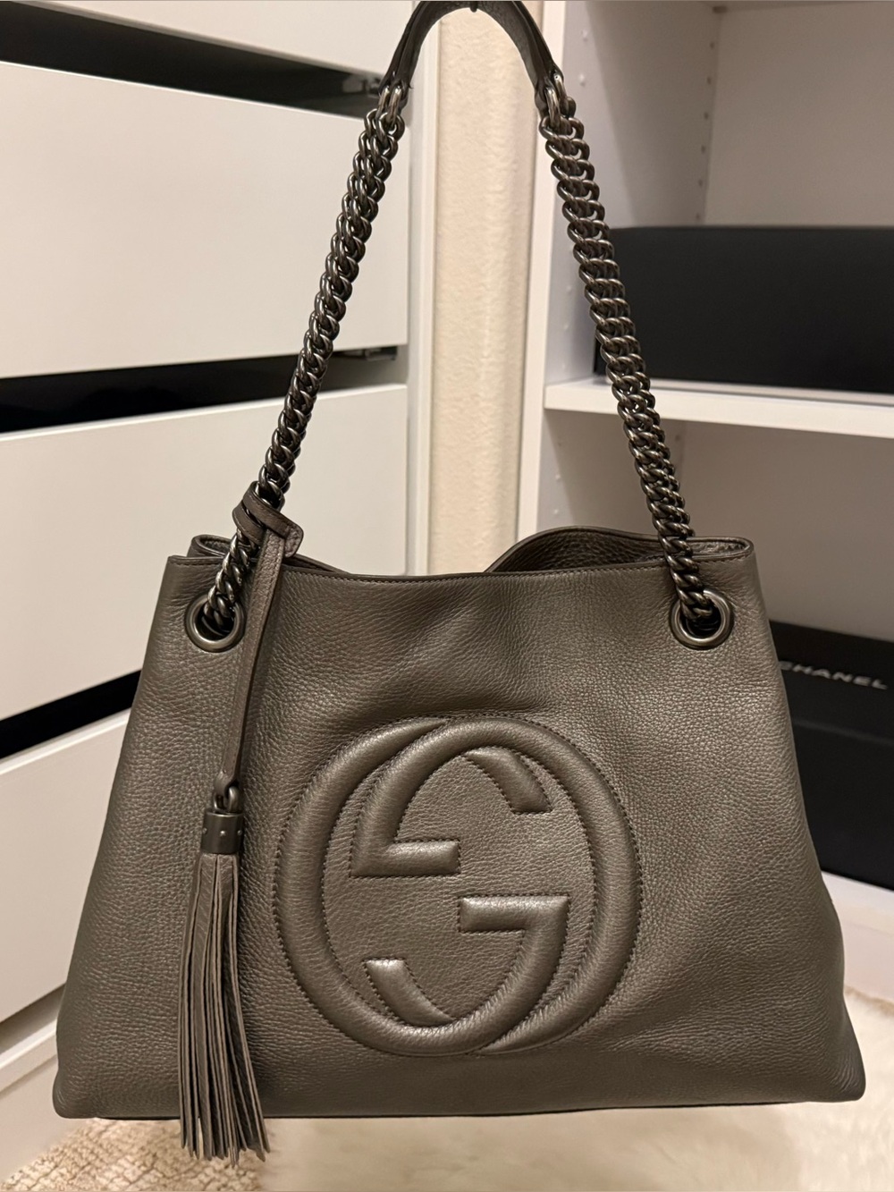 Authentic Gucci Soho chain shoulder bag Metallic leather with gunmetal hardware